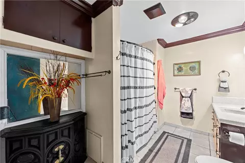 Bath - 14636 Choco Rd, Apple Valley, CA 92307 photo 1 of 3