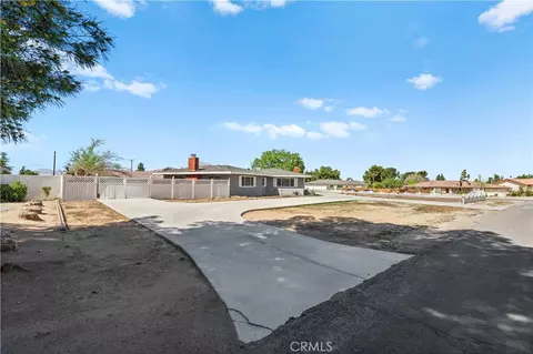 Exterior - 14636 Choco Rd, Apple Valley, CA 92307 photo 2 of 11