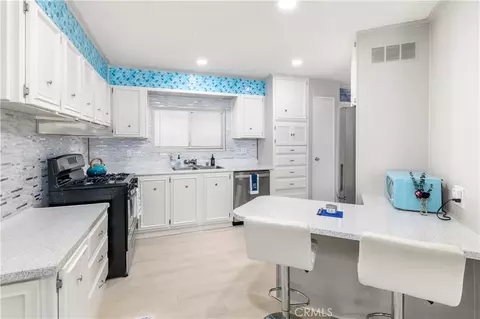 881 Lake St, Hemet, CA 92544
