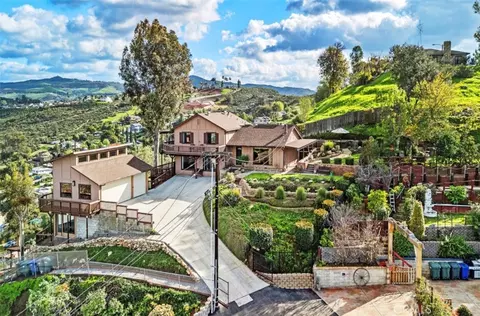 12886 Castle Ct, Lakeside, CA 92040