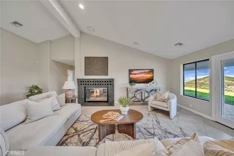 Living - 42253 Via Nortada, Temecula, CA 92590 photo 2 of 6