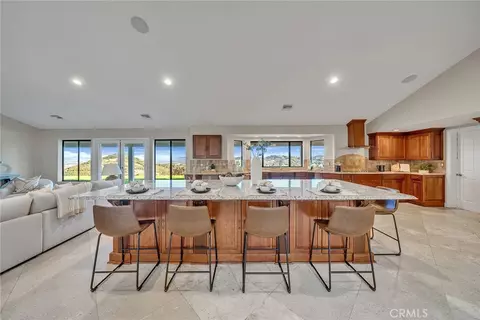 Kitchen - 42253 Via Nortada, Temecula, CA 92590 photo 7 of 9
