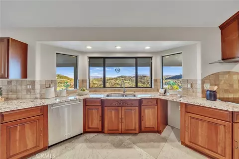 Kitchen - 42253 Via Nortada, Temecula, CA 92590 photo 9 of 9