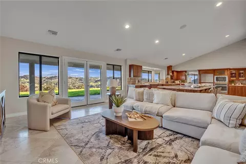 Living - 42253 Via Nortada, Temecula, CA 92590 photo 4 of 6