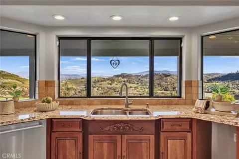 Kitchen - 42253 Via Nortada, Temecula, CA 92590 photo 2 of 9