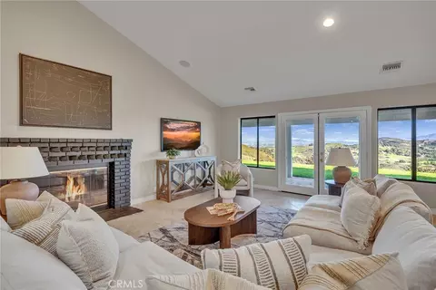 Living - 42253 Via Nortada, Temecula, CA 92590 photo 3 of 6