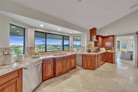 Kitchen - 42253 Via Nortada, Temecula, CA 92590 photo 3 of 9