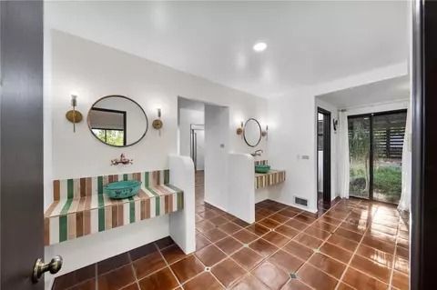 Bath - 1650 Winterwarm Dr, Fallbrook, CA 92028 photo 3 of 8