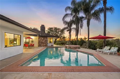 Exterior - 1650 Winterwarm Dr, Fallbrook, CA 92028 photo 5 of 21