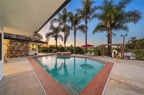 1650 Winterwarm Dr, Fallbrook, CA 92028
