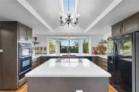 Kitchen - 1650 Winterwarm Dr, Fallbrook, CA 92028 photo 4 of 6