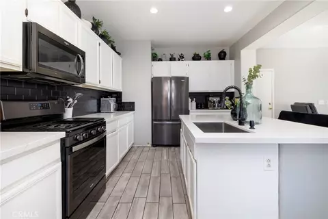 Kitchen - 3893 Moravia Ct, Perris, CA 92571 photo 4 of 5
