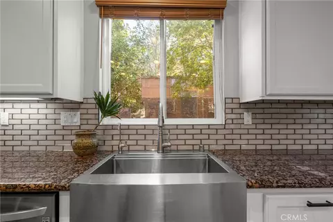 Kitchen - 34349 Lamborn St, Temecula, CA 92592 photo 6 of 7