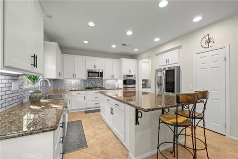 Kitchen - 34349 Lamborn St, Temecula, CA 92592 photo 7 of 7
