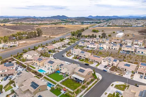 View/Area - 33063 Table Rock Dr, Winchester, CA 92596 photo 7 of 12