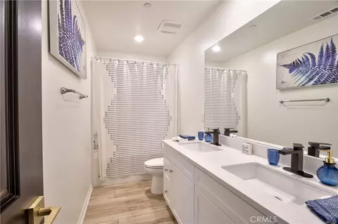 Bath - 33063 Table Rock Dr, Winchester, CA 92596 photo 3 of 4