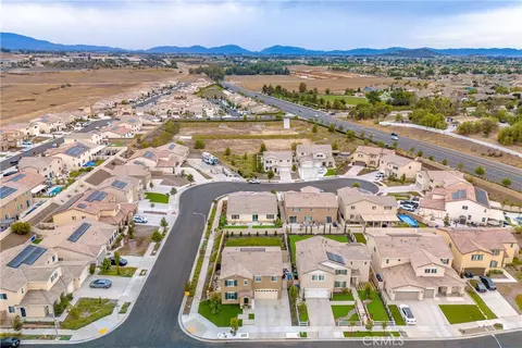 View/Area - 33063 Table Rock Dr, Winchester, CA 92596 photo 5 of 12