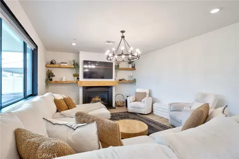 Living - 33063 Table Rock Dr, Winchester, CA 92596 photo 2 of 4