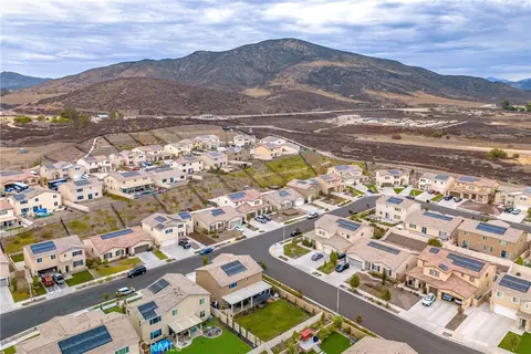 View/Area - 33063 Table Rock Dr, Winchester, CA 92596 photo 9 of 12