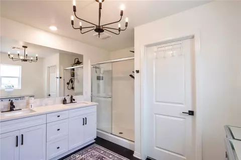 Bath - 33063 Table Rock Dr, Winchester, CA 92596 photo 4 of 4