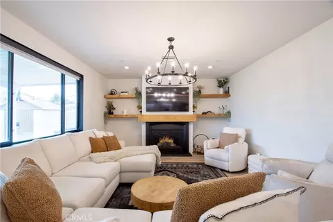 Living - 33063 Table Rock Dr, Winchester, CA 92596 photo 1 of 4