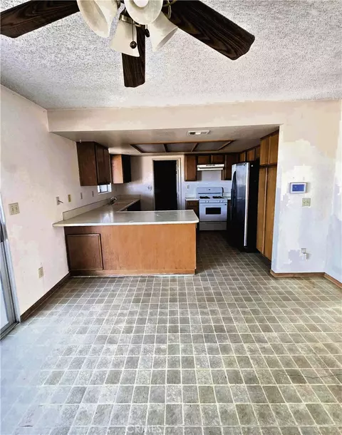 Kitchen - 22684 Powhatan, Apple Valley, CA 92308 photo 1 of 2