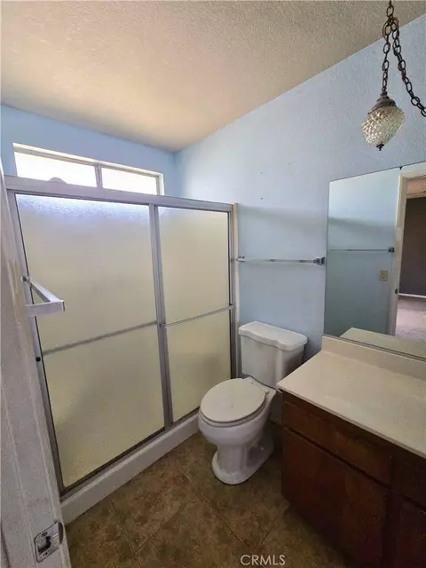 Bath - 22684 Powhatan, Apple Valley, CA 92308 photo 2 of 2