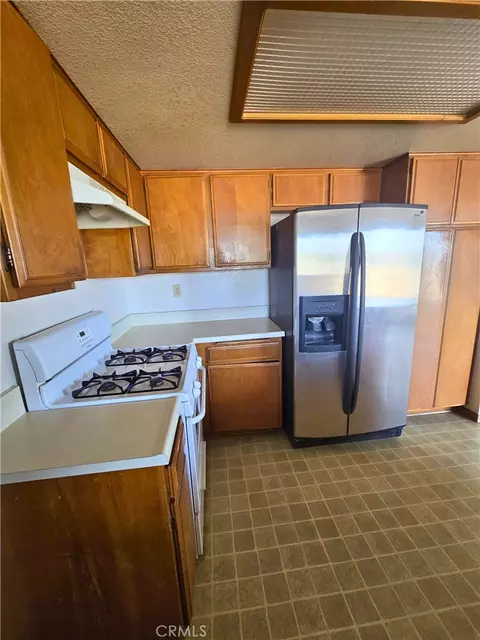 Kitchen - 22684 Powhatan, Apple Valley, CA 92308 photo 2 of 2