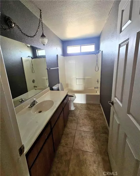 Bath - 22684 Powhatan, Apple Valley, CA 92308 photo 1 of 2