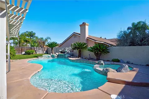 1303 Carriage Ln, Corona, CA 92878