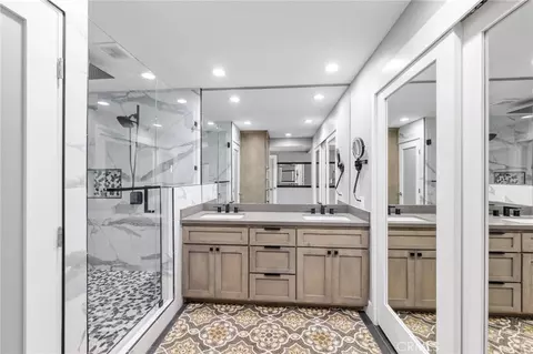 Bath - 6 Kingston Ct E, Coronado, CA 92118 photo 1 of 6