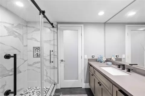 Bath - 6 Kingston Ct E, Coronado, CA 92118 photo 5 of 6