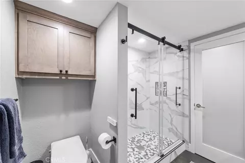 Bath - 6 Kingston Ct E, Coronado, CA 92118 photo 6 of 6