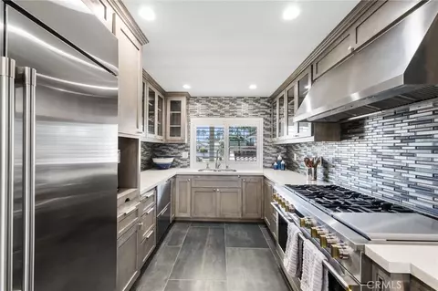 Kitchen - 6 Kingston Ct E, Coronado, CA 92118 photo 2 of 2