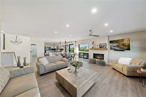 Living - 33851 Madera De Playa, Temecula, CA 92592 photo 2 of 3