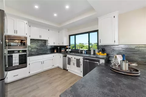 Kitchen - 33851 Madera De Playa, Temecula, CA 92592 photo 2 of 3