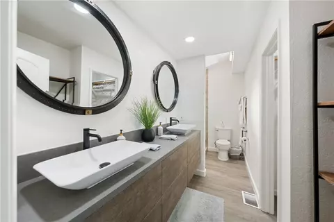 Bath - 33851 Madera De Playa, Temecula, CA 92592 photo 1 of 3
