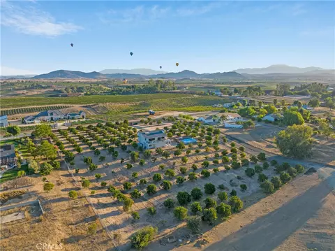 View/Area - 33851 Madera De Playa, Temecula, CA 92592 photo 2 of 2