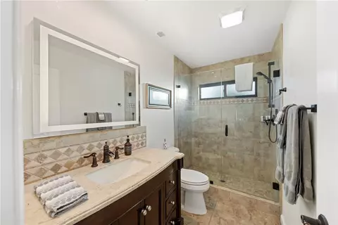 Bath - 33851 Madera De Playa, Temecula, CA 92592 photo 2 of 3