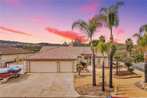 29595 Longhorn Dr, Canyon Lake, CA 92587
