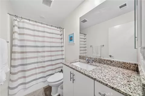 Bath - 220 Hass Ln, Fallbrook, CA 92028 photo 1 of 3