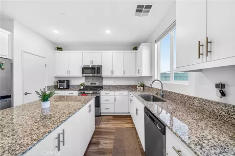 Kitchen - 220 Hass Ln, Fallbrook, CA 92028 photo 2 of 2