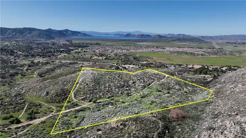 14 Starlight Mesa Dr, Hemet, CA 92544