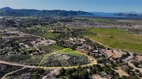 27 Starlight Mesa Dr, Hemet, CA 92544
