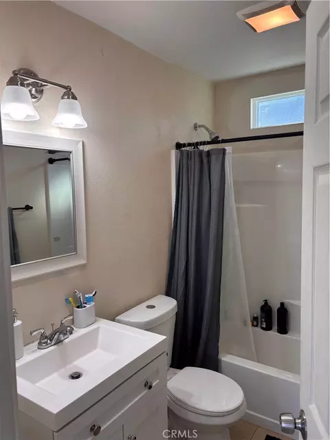 Bath - 5604 Tower Rd, Riverside, CA 92506 photo 1 of 5