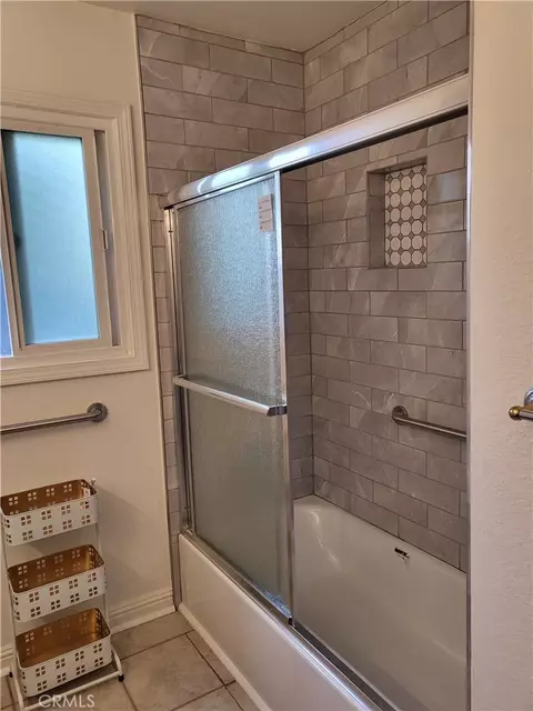 Bath - 5604 Tower Rd, Riverside, CA 92506 photo 2 of 5