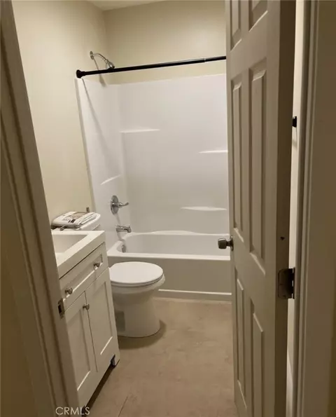 Bath - 5604 Tower Rd, Riverside, CA 92506 photo 4 of 5