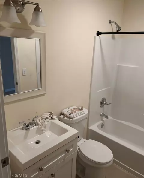 Bath - 5604 Tower Rd, Riverside, CA 92506 photo 5 of 5