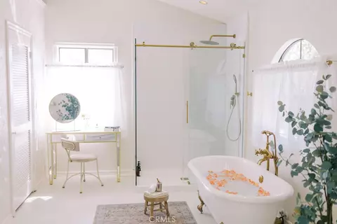 Bath - 37450 Downey Rd, Temecula, CA 92592 photo 3 of 7
