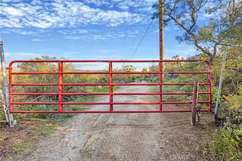 32805 Red Mtn, Hemet, CA 92544